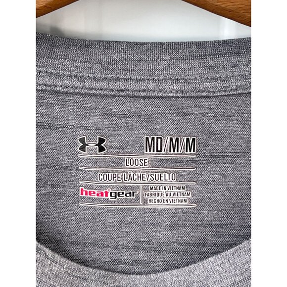 Under Armour Shirt Size Medium HeatGear Long Sleeve Gray Loose Fit Light Base - Picture 2 of 7